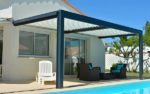 Pergola bioclimatique aluminium standard adosée blanche ou grise