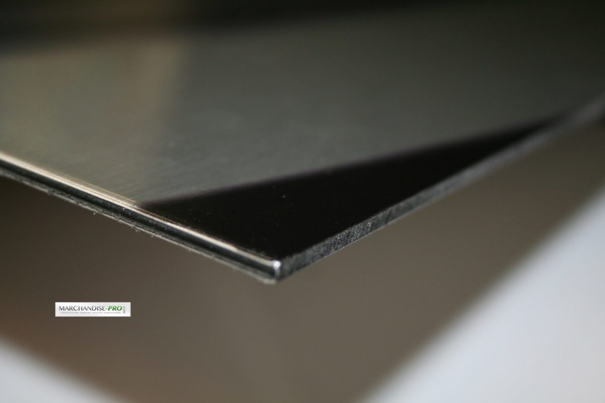 Crédence Noir de cuisine en aluminium