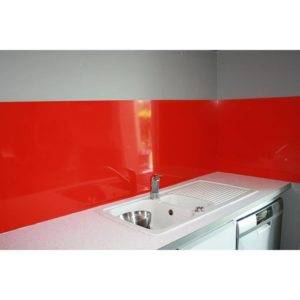 Crédence de cuisine rouge aluminium