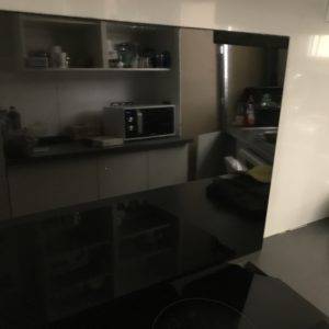 crédence noir de cuisine sur messure