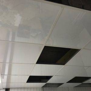 Dalle de faux plafond blanche